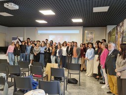 GRUPPO MAGGIO FESTA SERVIZIO CIVILE.jpg - {GRUPPO MAGGIO FESTA SERVIZIO CIVILE.jpg} - [100411]