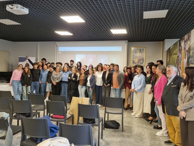 GRUPPO MAGGIO FESTA SERVIZIO CIVILE.jpg - {GRUPPO MAGGIO FESTA SERVIZIO CIVILE.jpg} - [100411]