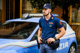 Foto agente di Polizia.jpg - {Foto agente di Polizia.jpg} - [103382]