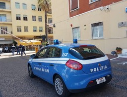 polizia.jpg - {polizia.jpg} - [103614]