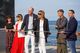 Inaugurata ad Alassio la mostra sul Molo Le sirene il richiamo del mare dell'artista Giorgio Tentolini (2).jpg - {Inaugurata ad Alassio la mostra sul Molo Le sirene il richiamo del mare dell'artista Giorgio Tentolini (2).jpg} - [104471]