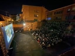 cinema-all-aperto-2.jpg - {cinema-all-aperto-2.jpg} - [107330]