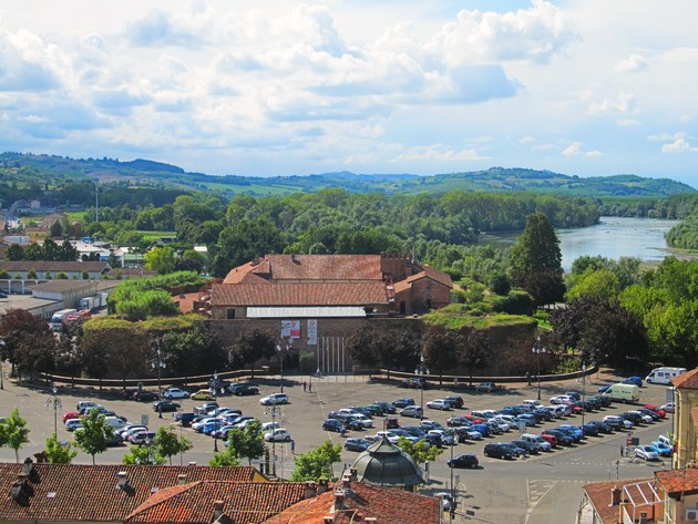 Foto castello Casale Monferrato e fiume Po.jpg - {Foto castello Casale Monferrato e fiume Po.jpg} - [108070]