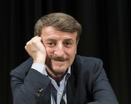 Giacomo Poretti foto Serena Serrani orizzontale.jpg - {Giacomo Poretti foto Serena Serrani orizzontale.jpg} - [108379]