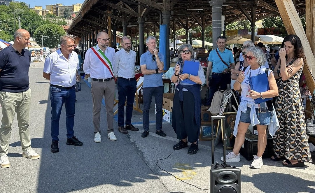 Immagine Mercato5.jpg - {Immagine Mercato5.jpg} - [108723]