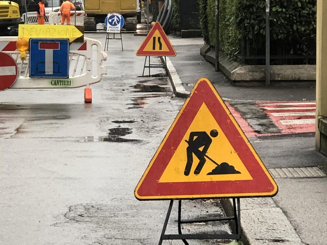 Lavori stradali.jpg - {Lavori stradali.jpg} - [108939]