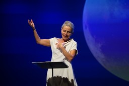 Lucilla Giagnoni_Che fai tu luna in ciel (5).jpg - {Lucilla Giagnoni_Che fai tu luna in ciel (5).jpg} - [109692]