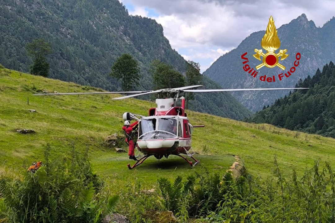 Elicottero Vigili del Fuoco.jpg - {Elicottero Vigili del Fuoco.jpg} - [112704]