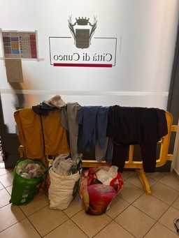 Immagine Abusivismo commerciale corso Giolit (3260177).jpg - {Immagine Abusivismo commerciale corso Giolit (3260177).jpg} - [112728]