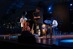 John Patitucci con Chris Potter e Brian Blade al Gezmataz 2021.jpg - {John Patitucci con Chris Potter e Brian Blade al Gezmataz 2021.jpg} - [113049]