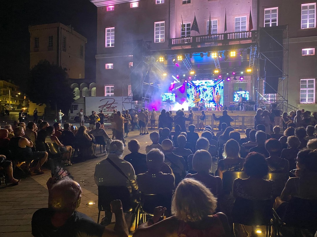 Liscio Piazza (1).jpg - {Liscio Piazza (1).jpg} - [115068]