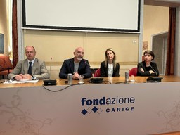 foto tavolo relatori.jpg - {foto tavolo relatori.jpg} - [116014]