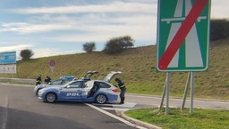 stradale-fermo.jpg - {stradale-fermo.jpg} - [117776]