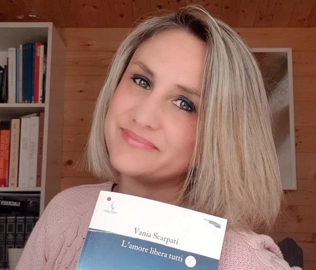 Vania Scarpati libro L'amore libera tutti 01.jpg - {Vania Scarpati libro L'amore libera tutti 01.jpg} - [119982]