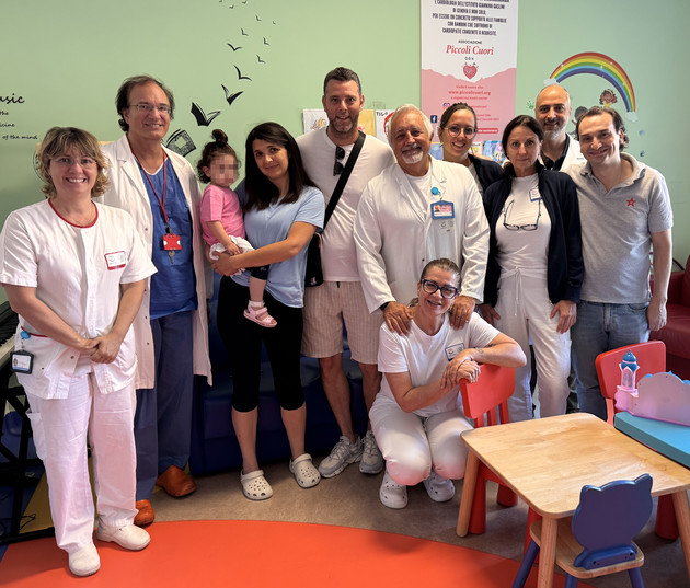 Cardiochirurgia gruppo con famiglia paziente.jpg - {Cardiochirurgia gruppo con famiglia paziente.jpg} - [120279]