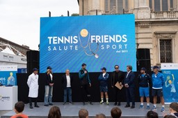 SaluteFriendsTorino.jpg - {SaluteFriendsTorino.jpg} - [120311]