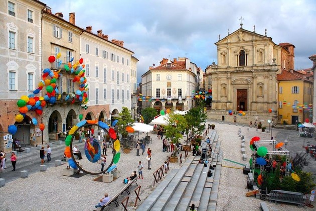 piazza.jpg - {piazza.jpg} - [120735]