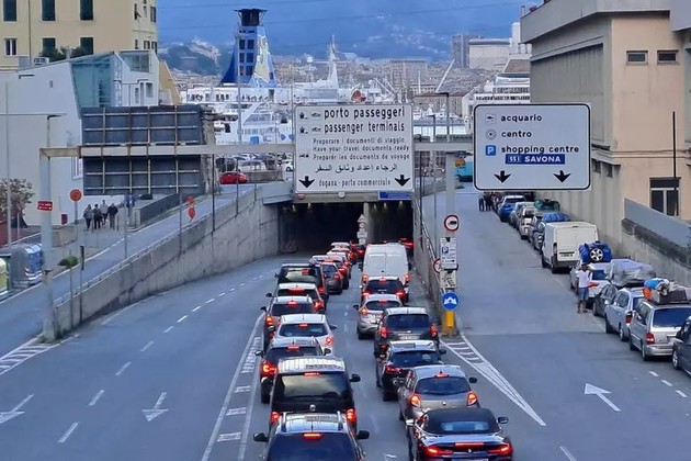 porto genova.jpg - {porto genova.jpg} - [121231]