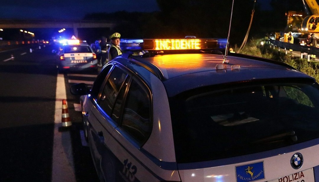 polizia stradale.jpg - {polizia stradale.jpg} - [122489]