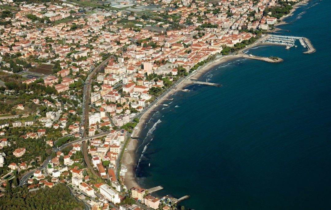 01-San-Bartolomeo-al-Mare-panorama.jpg - {01-San-Bartolomeo-al-Mare-panorama.jpg} - [122593]