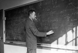 6-j-robert-oppenheimer-alfred-eisenstaedt.jpg - {6-j-robert-oppenheimer-alfred-eisenstaedt.jpg} - [122705]