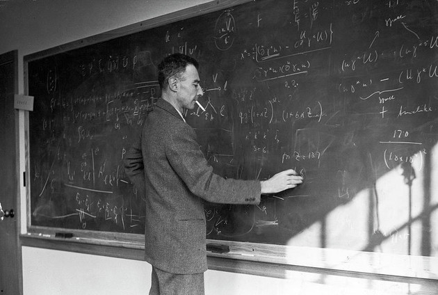 6-j-robert-oppenheimer-alfred-eisenstaedt.jpg - {6-j-robert-oppenheimer-alfred-eisenstaedt.jpg} - [122705]