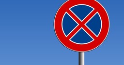 divieto-di-sosta-e-fermata-ecco-cosa-fare-in-caso-di-multa.jpg - {divieto-di-sosta-e-fermata-ecco-cosa-fare-in-caso-di-multa.jpg} - [123882]