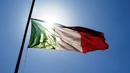bandiera-italia-mezzasta.jpg - {bandiera-italia-mezzasta.jpg} - [12419]