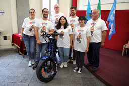 Angelo-Catanzaro-e-il-team-di-OLTRE-I-LIMITI.JPG - {Angelo-Catanzaro-e-il-team-di-OLTRE-I-LIMITI.JPG} - [124466]