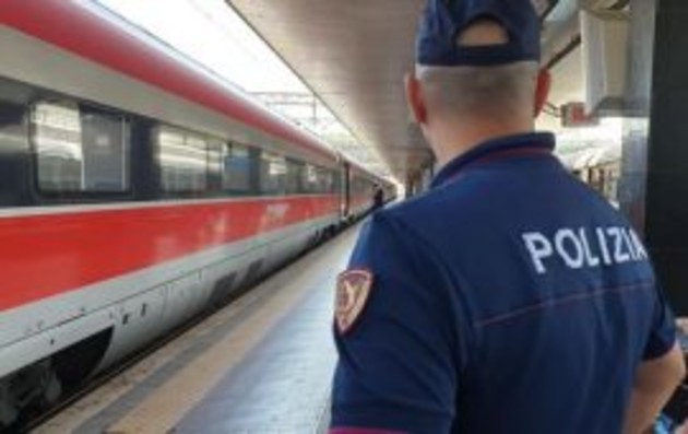 Immagine polizia ferroviaria 3.jpg - {Immagine polizia ferroviaria 3.jpg} - [124546]
