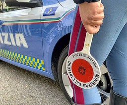 polizia stradale.jpg - {polizia stradale.jpg} - [12467]