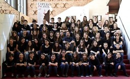 Foto coro voci bianche Teatro Regio.jpg - {Foto coro voci bianche Teatro Regio.jpg} - [125491]