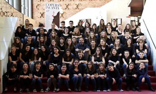 Foto coro voci bianche Teatro Regio.jpg - {Foto coro voci bianche Teatro Regio.jpg} - [125491]