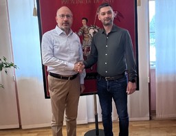delegazione-ungherese.jpeg - {delegazione-ungherese.jpeg} - [126195]