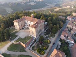 Castello Reale di Govone.jpg - {Castello Reale di Govone.jpg} - [126646]
