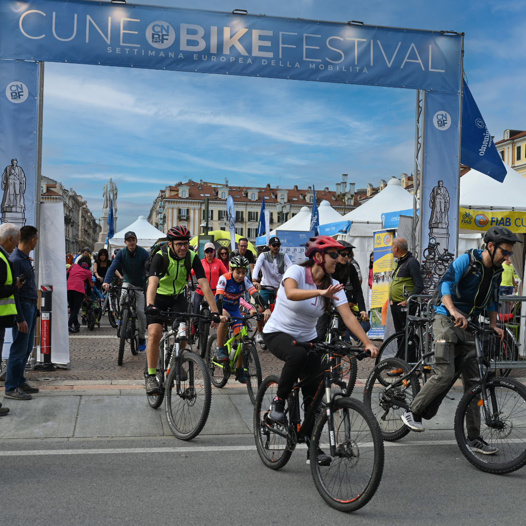 Immagine cUNEO BIKE FESTIVAL MANIFESTAZIONE.jpg - {Immagine cUNEO BIKE FESTIVAL MANIFESTAZIONE.jpg} - [127395]