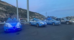polizia.jpg - {polizia.jpg} - [127587]