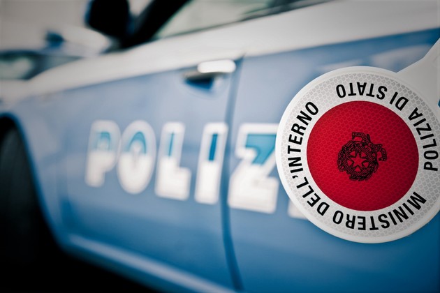 Immagine auto-polizia-2.jpg - {Immagine auto-polizia-2.jpg} - [127749]