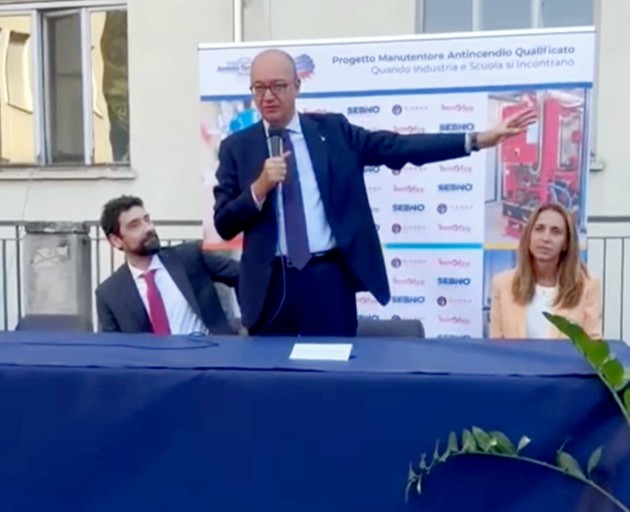 Il ministro Valditara all'istituto Zerboni di Torino.jpg - {Il ministro Valditara all'istituto Zerboni di Torino.jpg} - [127789]