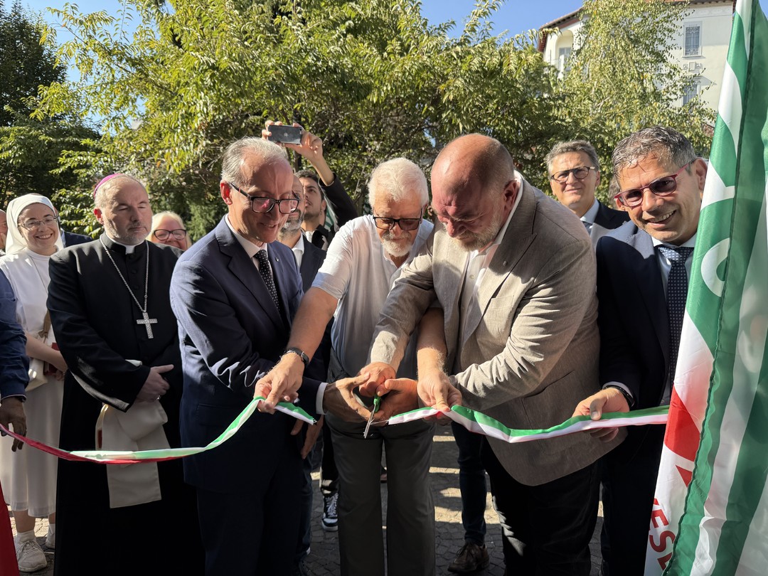 Inaugurata sede Cisl a Ivrea.jpg - {Inaugurata sede Cisl a Ivrea.jpg} - [127797]