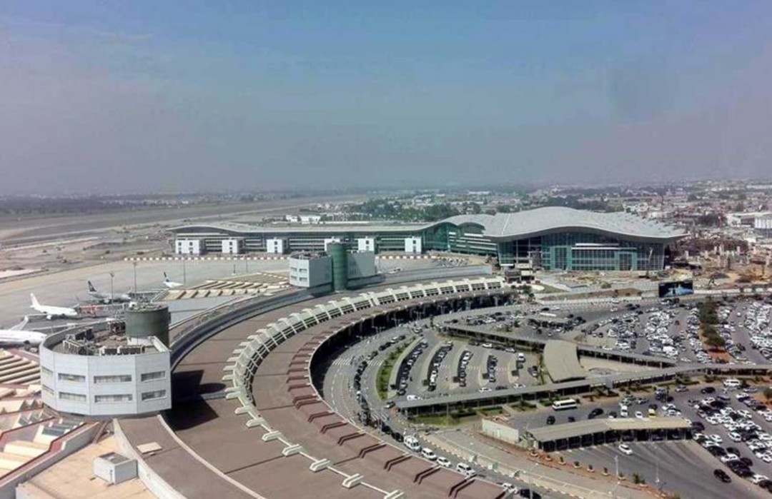 AeroportoAlgeria.jpg - {AeroportoAlgeria.jpg} - [128014]