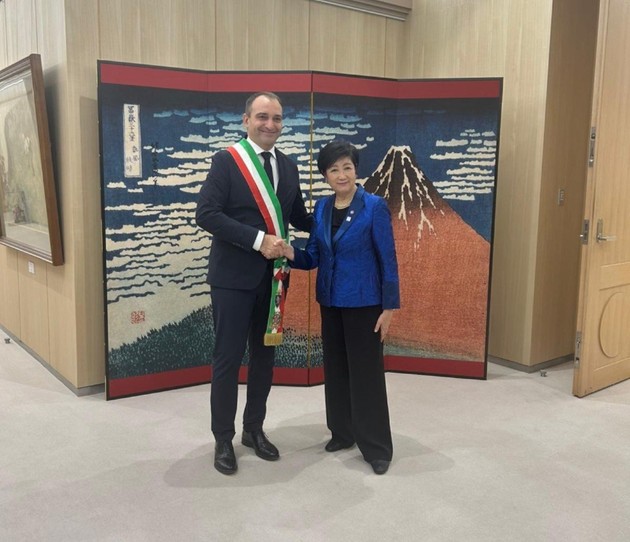 sindaco e governatrice Tokyo.jpeg - {sindaco e governatrice Tokyo.jpeg} - [129017]