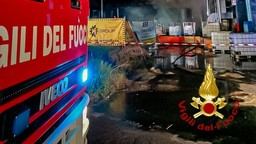 IncendioTeksidCarmagnola.jpg - {IncendioTeksidCarmagnola.jpg} - [129836]