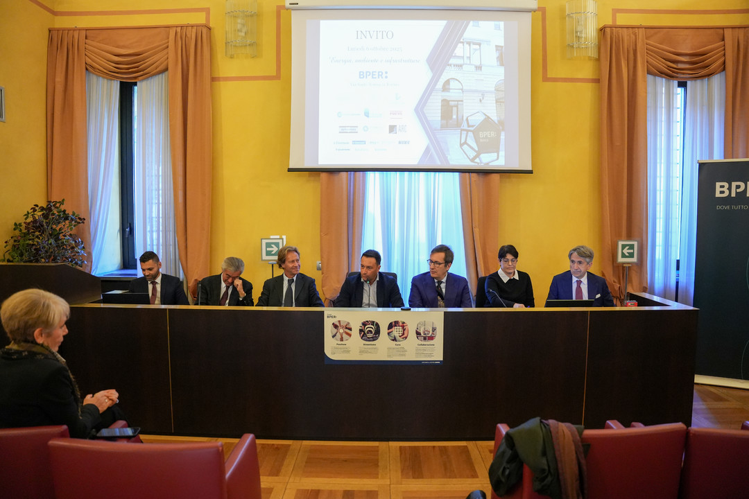 Prima tavola rotonda.JPG - {Prima tavola rotonda.JPG} - [130101]