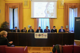 Prima tavola rotonda.JPG - {Prima tavola rotonda.JPG} - [130101]