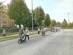 Immagine strafossan famiglie arrivo _NEW.jpg - {Immagine strafossan famiglie arrivo _NEW.jpg} - [130959]