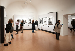 FerdinandoScianna_Saluzzo_FondazioneARTEA_2025-2048x1394.jpg - {FerdinandoScianna_Saluzzo_FondazioneARTEA_2025-2048x1394.jpg} - [131705]