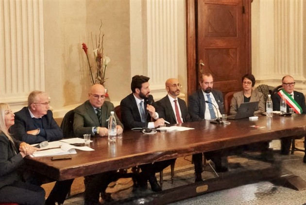 $RBI4E7M.jpg - {$RBI4E7M.jpg} - [132017]