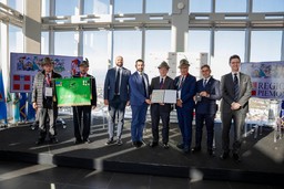 0.jpg - {0.jpg} - [132153]