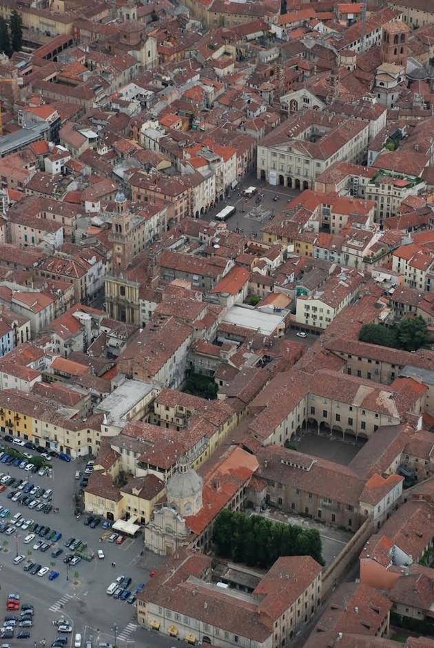 0.jpg - {0.jpg} - [132425]